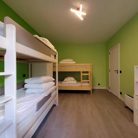 Daire Seafront With Terrace On Zeedijk *